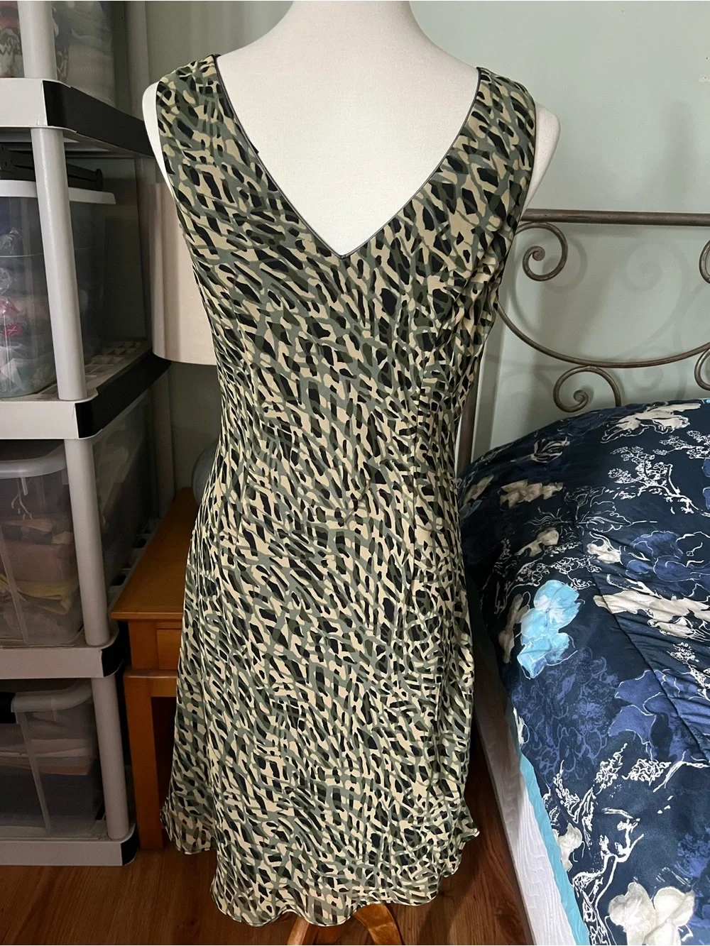 Componix Women’s Size 12 V-Neck Sleeveless Green Camo Print Lined Sheath Dress